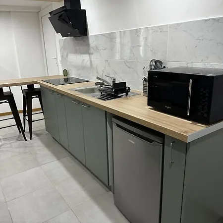 F2 Quartier Des Arts St Raphael Сен-Рафаель