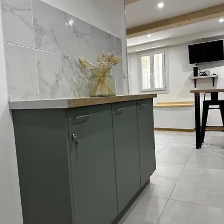Апартаменти F2 Quartier Des Arts St Raphael Сен-Рафаель