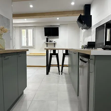 F2 Quartier Des Arts St Raphael * Сен-Рафаель