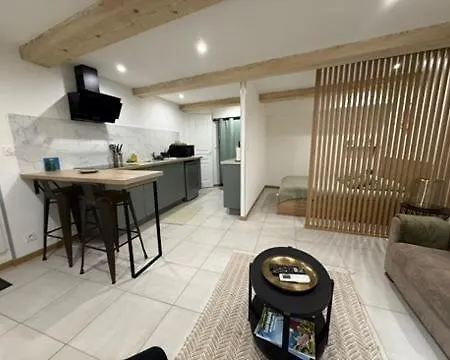 F2 Quartier Des Arts St Raphael Сен-Рафаель