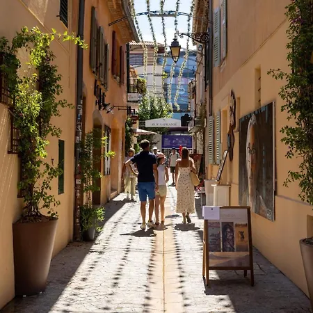 F2 Quartier Des Arts St Raphael Сен-Рафаель